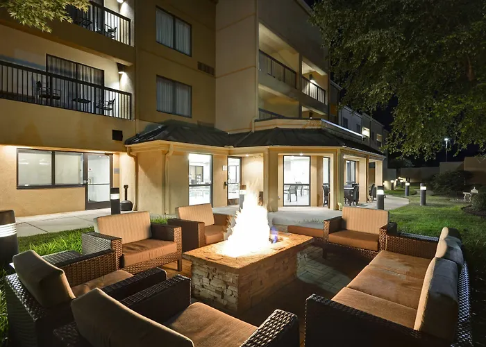 Courtyard By Marriott Dalton